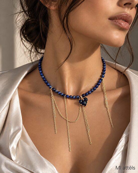 Lazurīta čokers uz stingras pamatnes ar sirds piekariņu